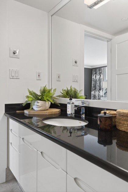 Photo 22 at 608 - 560 Cardero Street, Coal Harbour, Vancouver West