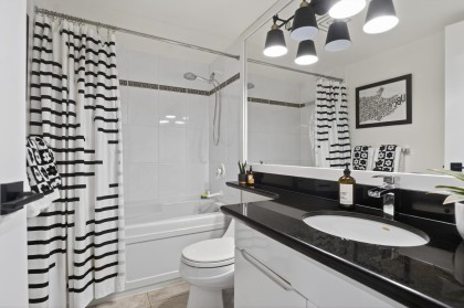 Photo 18 at 608 - 560 Cardero Street, Coal Harbour, Vancouver West