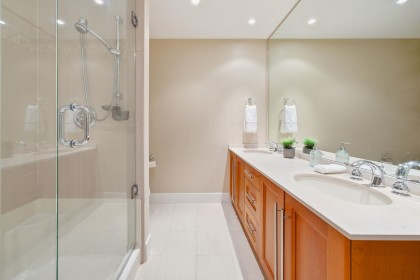 Photo 23 at 305 - 4759 Valley Drive, Quilchena, Vancouver West