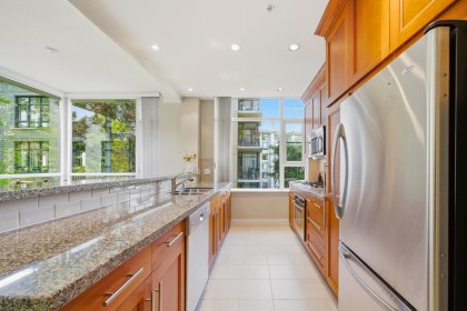 Photo 3 at 305 - 4759 Valley Drive, Quilchena, Vancouver West