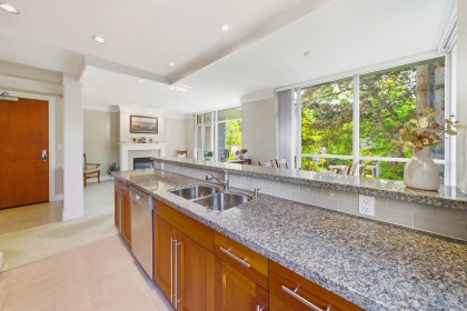 Photo 8 at 305 - 4759 Valley Drive, Quilchena, Vancouver West