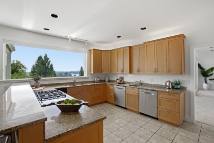 Photo 9 at 407 Brand Street, Upper Lonsdale, North Vancouver