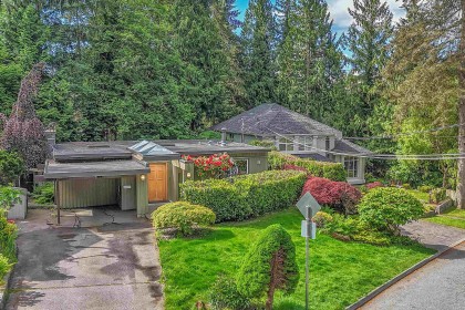 Photo 2 at 977 Belvedere Drive, Canyon Heights NV, North Vancouver