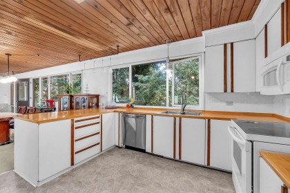 Photo 20 at 977 Belvedere Drive, Canyon Heights NV, North Vancouver