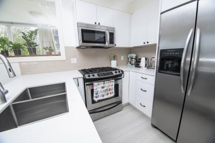 Photo 3 at 204 - 2483 Spruce Street, Fairview VW, Vancouver West