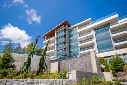 Photo 2 at 302 - 2958 Burfield Place, Cypress Park Estates, West Vancouver