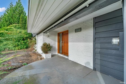 Photo 3 at 2615 Skilift Place, Chelsea Park, West Vancouver
