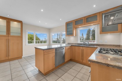 Photo 4 at 2615 Skilift Place, Chelsea Park, West Vancouver