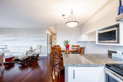 Photo 17 at 209 - 2211 W 2nd Avenue, Kitsilano, Vancouver West