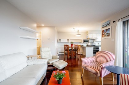 Photo 10 at 209 - 2211 W 2nd Avenue, Kitsilano, Vancouver West