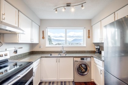 Photo 14 at 209 - 2211 W 2nd Avenue, Kitsilano, Vancouver West