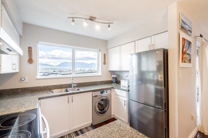 Photo 15 at 209 - 2211 W 2nd Avenue, Kitsilano, Vancouver West