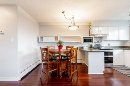 Photo 11 at 209 - 2211 W 2nd Avenue, Kitsilano, Vancouver West