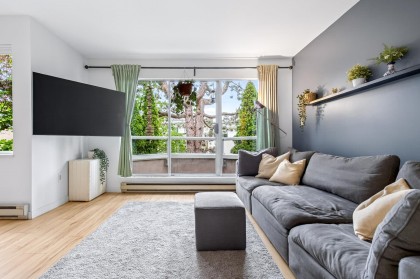 Photo 9 at 202 - 2057 W 3rd Avenue, Kitsilano, Vancouver West