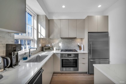 Photo 10 at 7901 Oak Street, Marpole, Vancouver West
