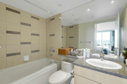 Photo 12 at 601 - 1408 Strathmore Mews, Yaletown, Vancouver West