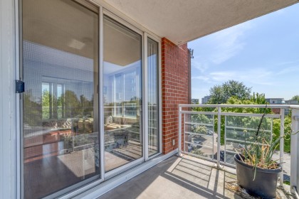 Photo 27 at 403 - 688 Fairchild Road, Oakridge VW, Vancouver West