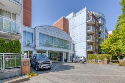 Photo 2 at 403 - 688 Fairchild Road, Oakridge VW, Vancouver West