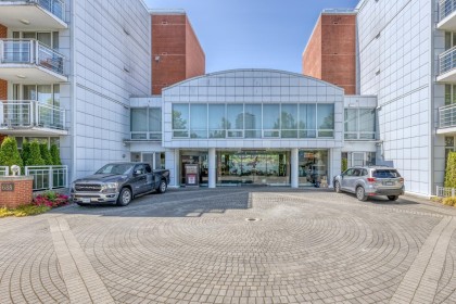 Photo 1 at 403 - 688 Fairchild Road, Oakridge VW, Vancouver West