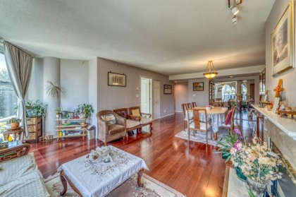Photo 11 at 403 - 688 Fairchild Road, Oakridge VW, Vancouver West