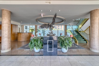 Photo 4 at 403 - 688 Fairchild Road, Oakridge VW, Vancouver West