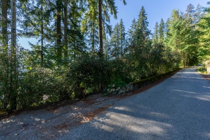 Photo 17 at 316 Sasamat Lane, Woodlands-Sunshine-Cascade, North Vancouver