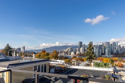 Photo 8 at 1017 W 8th Avenue, Fairview VW, Vancouver West