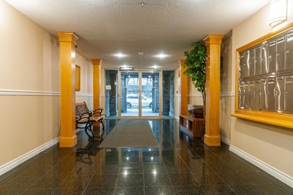 Photo 2 at 208 - 5650 Oak Street, Cambie, Vancouver West