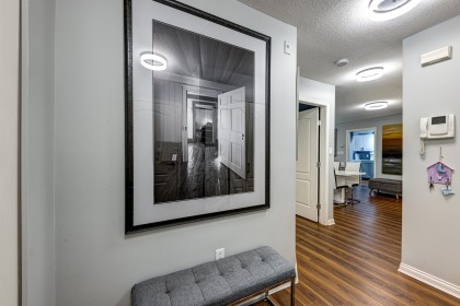 Photo 2 at 412 - 2059 Chesterfield Avenue, Central Lonsdale, North Vancouver