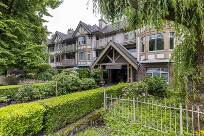 Photo 1 at 412 - 2059 Chesterfield Avenue, Central Lonsdale, North Vancouver