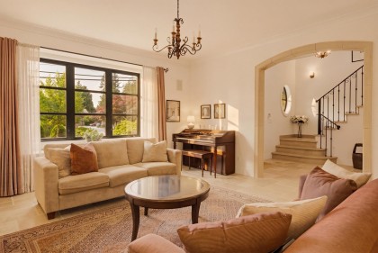 Photo 3 at 1134 Montroyal Boulevard, Canyon Heights NV, North Vancouver
