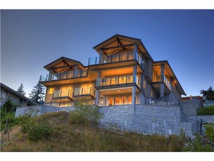Photo 1 at 2562 Garden Court, Whitby Estates, West Vancouver