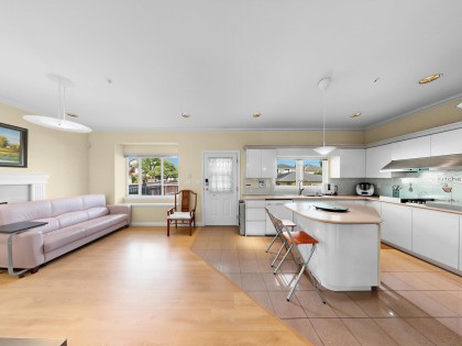 Photo 11 at 7806 Montcalm Street, Marpole, Vancouver West