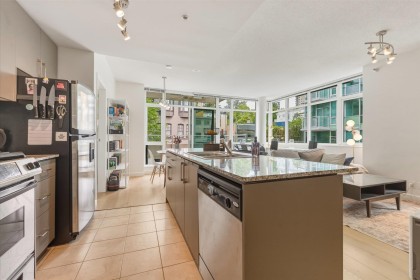 Photo 6 at 303 - 100 E Esplanade, Lower Lonsdale, North Vancouver