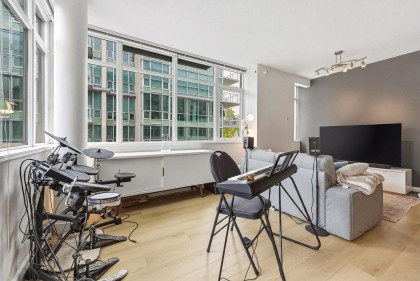 Photo 4 at 303 - 100 E Esplanade, Lower Lonsdale, North Vancouver