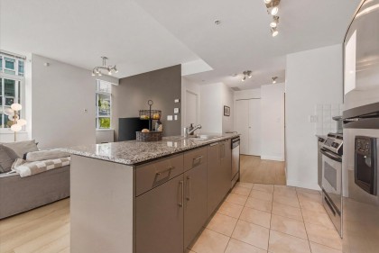 Photo 8 at 303 - 100 E Esplanade, Lower Lonsdale, North Vancouver