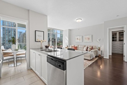 Photo 10 at 607 - 480 Robson Street, Downtown VW, Vancouver West