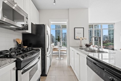 Photo 8 at 607 - 480 Robson Street, Downtown VW, Vancouver West