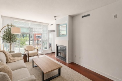 Photo 3 at 303 - 3595 W 18th Avenue, Dunbar, Vancouver West
