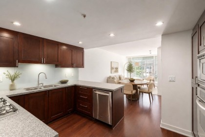 Photo 4 at 303 - 3595 W 18th Avenue, Dunbar, Vancouver West