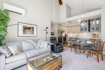 Photo 2 at 306 - 1535 Chesterfield Avenue, Central Lonsdale, North Vancouver