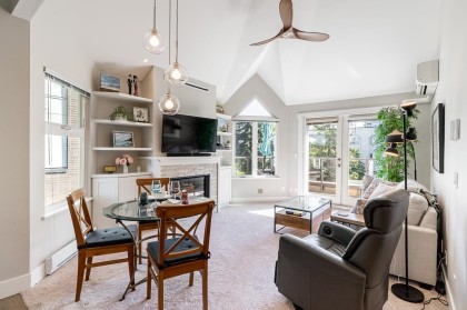 Photo 6 at 306 - 1535 Chesterfield Avenue, Central Lonsdale, North Vancouver