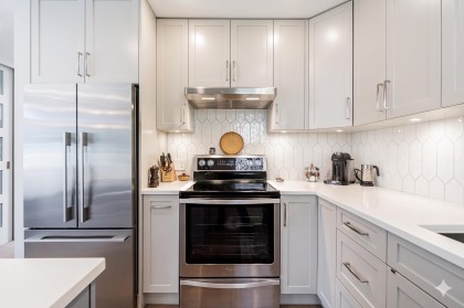 Photo 4 at 306 - 1535 Chesterfield Avenue, Central Lonsdale, North Vancouver