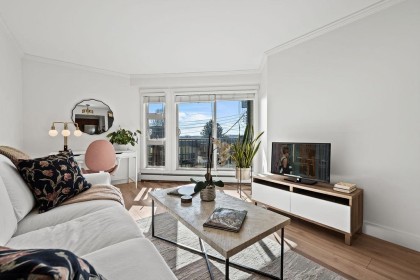 Photo 1 at 207 - 235 W 4th Street, Lower Lonsdale, North Vancouver