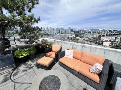 Photo 1 at 313 - 674 Leg In Boot Square, False Creek, Vancouver West
