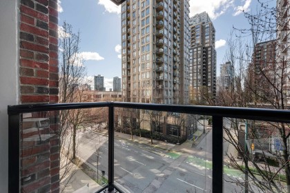 Photo 21 at 303 - 988 Richards Street, Yaletown, Vancouver West