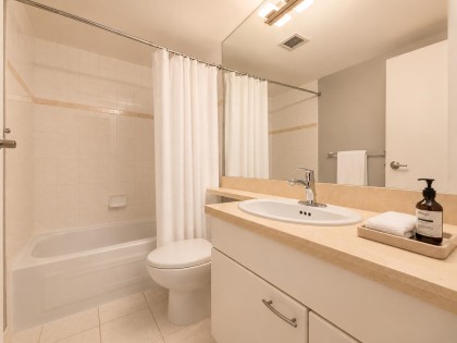 Photo 10 at 1206 - 388 Drake Street, Yaletown, Vancouver West