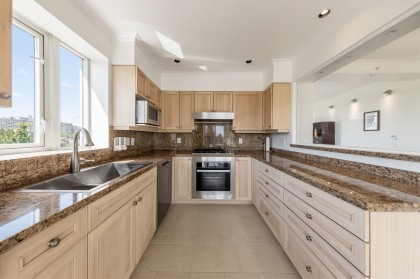 Photo 18 at 602 - 618 W 45th Avenue, Oakridge VW, Vancouver West