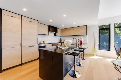 Photo 6 at 302 - 6485 Manitoba Street, Oakridge VW, Vancouver West