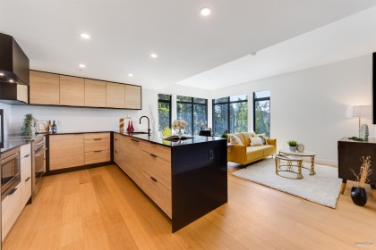 Photo 1 at 302 - 6485 Manitoba Street, Oakridge VW, Vancouver West
